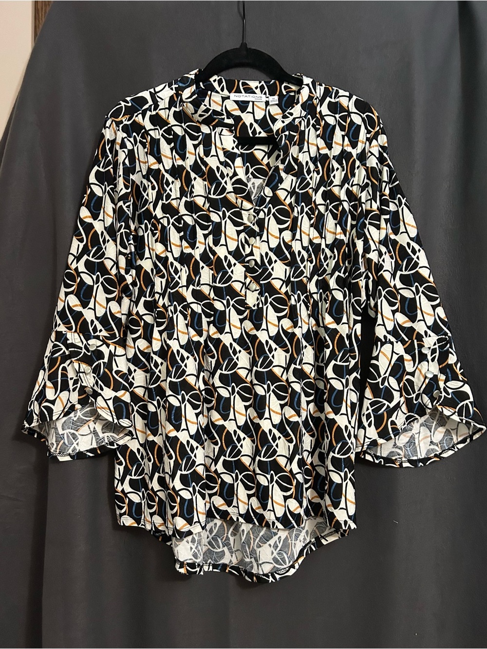 Notations Black, White and Tan Geometric Flowy Pleated Blouse